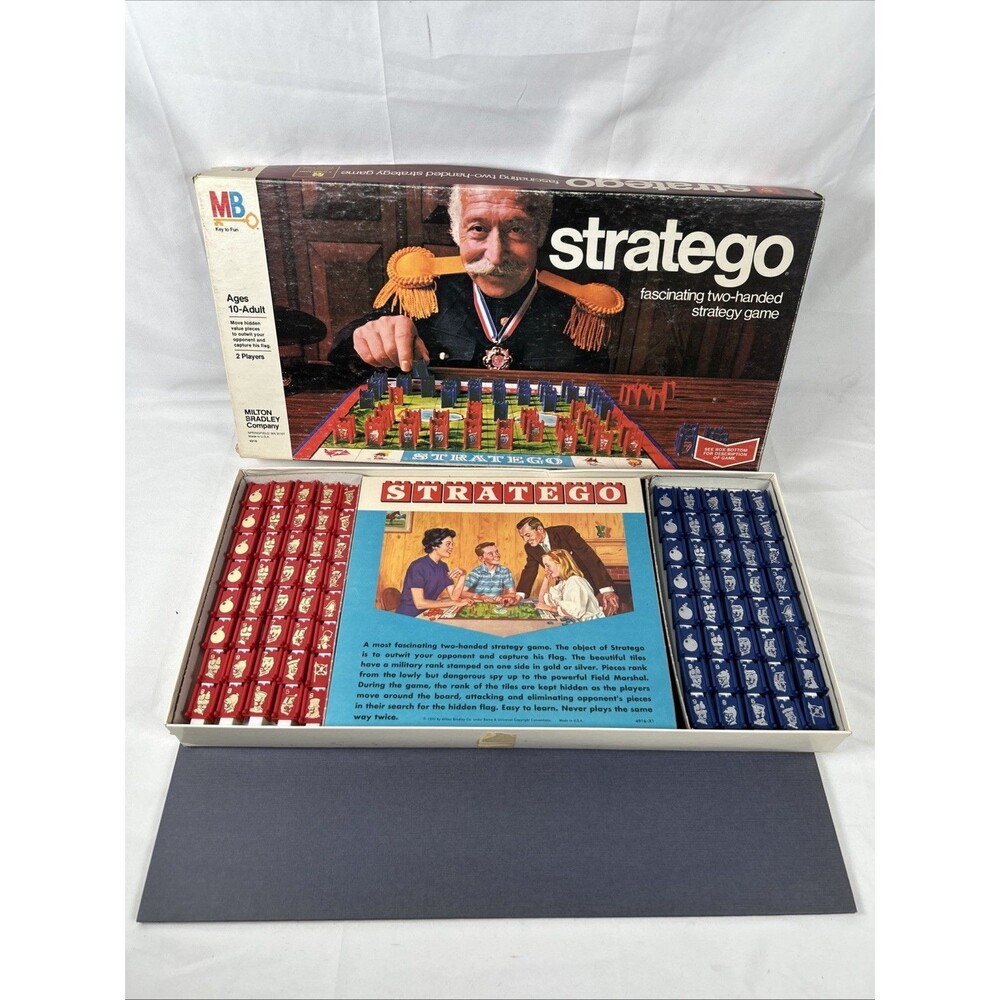 1977 Vintage STRATEGO Board Game Military Milton Bradley COMPLETE